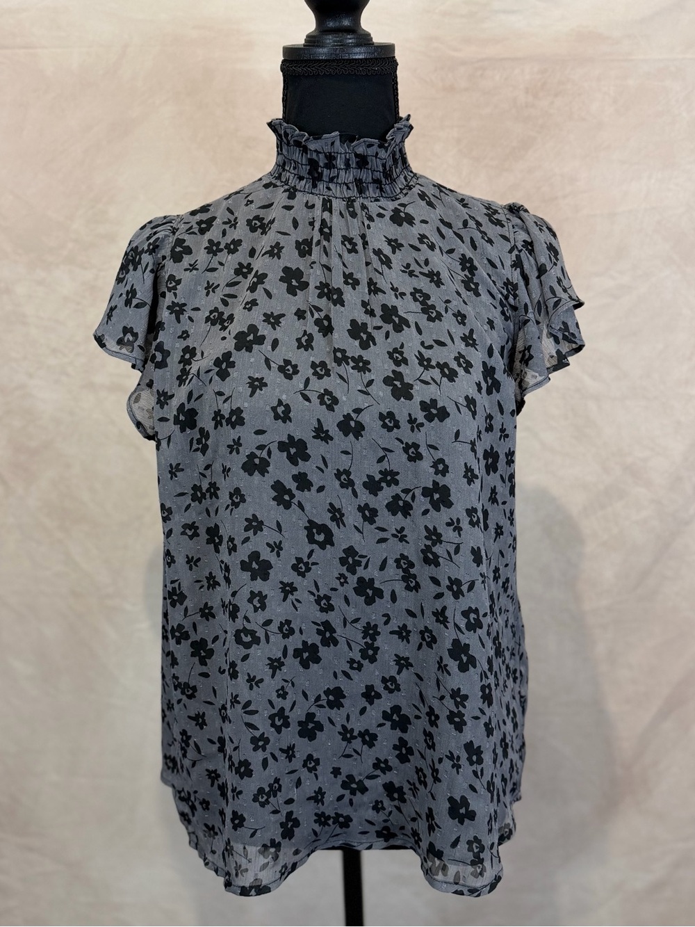 Gibsonlook XS Smocked Neck Floral Blouse in Gray with Black Print
